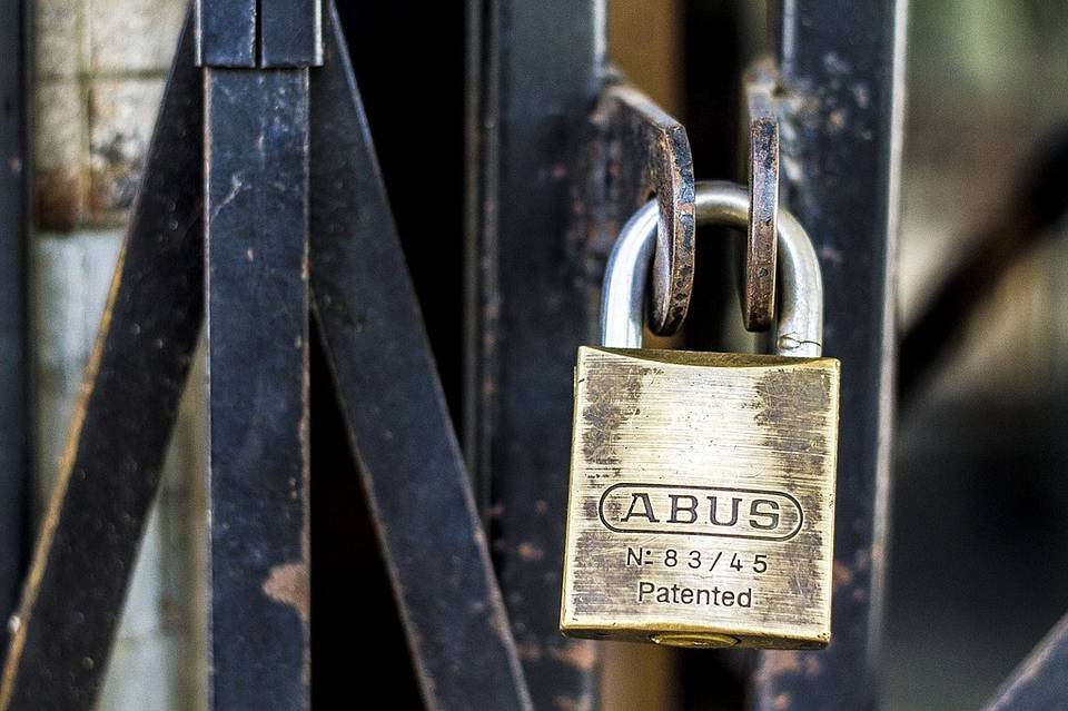  WHY 2025 - Knock knock who's there 2.0, the subtle art of (physical) port knocking 